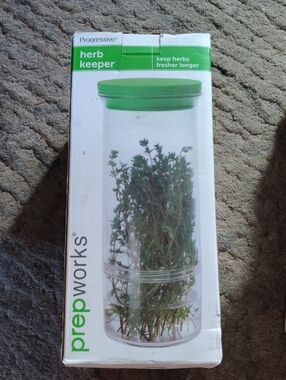 Progressive Prepworks Herb Keeper - Green